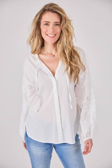 Lieblingsstück Weiße Stehkragenbluse mit Ärmelstickerei Discount Store für neue Produkte