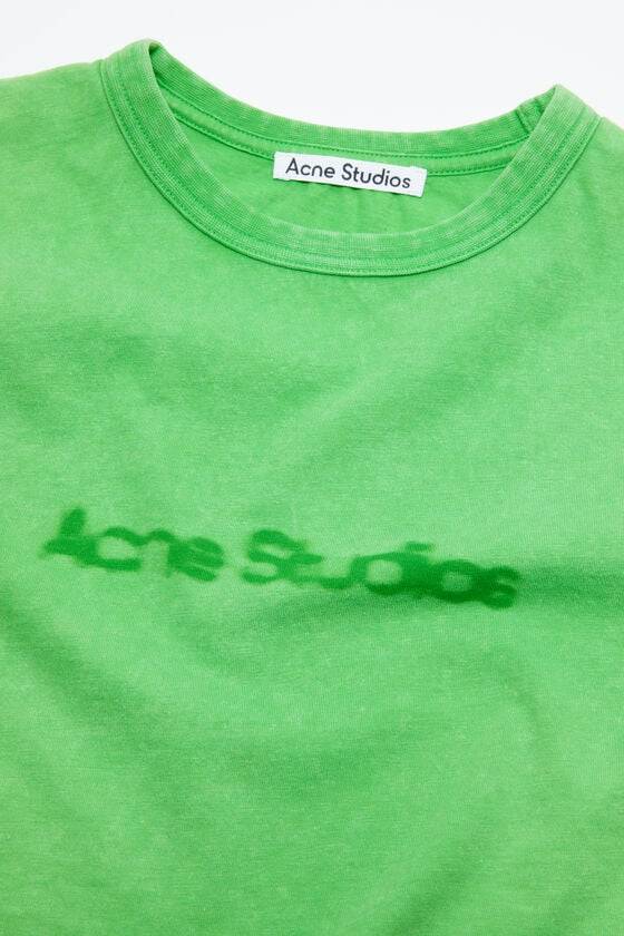 Acne Studios T-Shirt mit verschwommenem Logo – taillierte Unisex-Passform Osterangebot