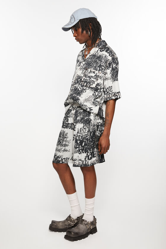 Acne Studios Bedruckte Shorts Begrenzt auf 3 Tage