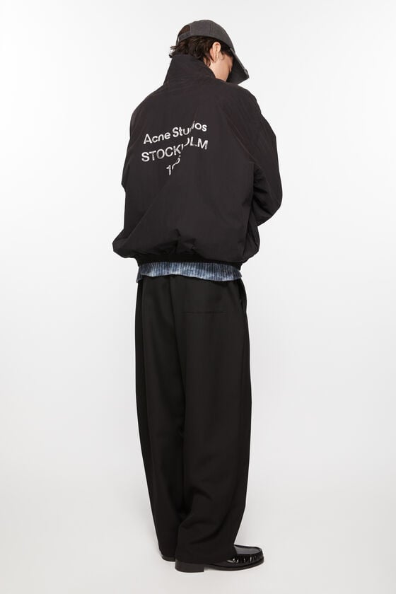 Acne Studios Figurnahe Hose Lagerräumung