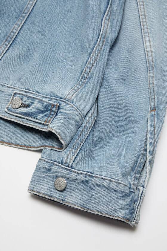 Acne Studios Jeansjacke – entspannte Passform Valentinstagsangebot