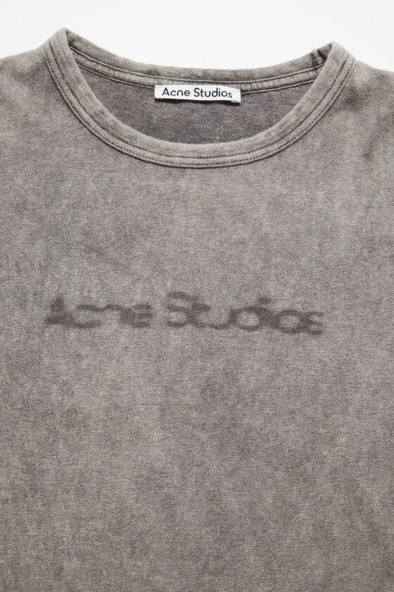 Acne Studios T-Shirt mit verschwommenem Logo – taillierte Unisex-Passform Bis zu 60% Rabatt