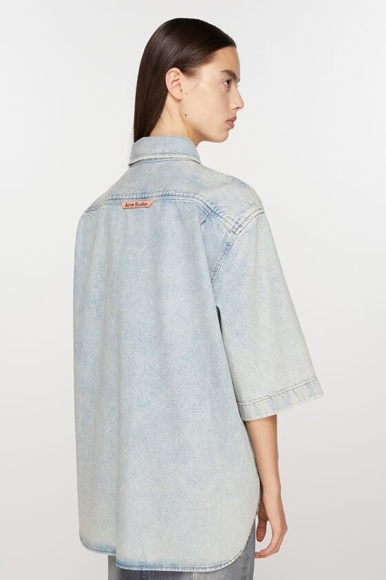 Acne Studios Denimhemd mit Knopfleiste – Lockere Passform Sonderangebot der Fabrik