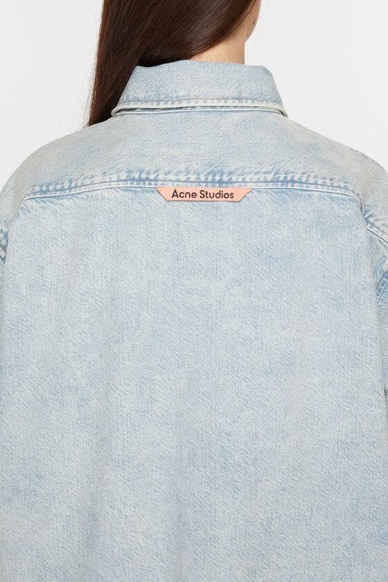 Acne Studios Denimhemd mit Knopfleiste – Lockere Passform Sonderangebot der Fabrik