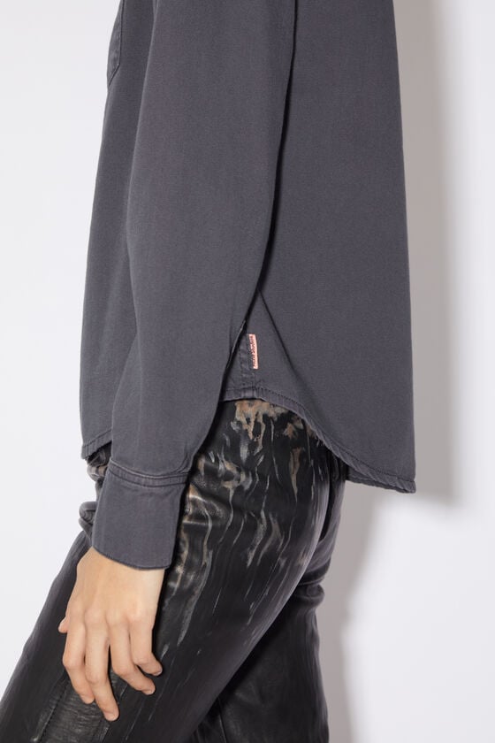 Acne Studios Jeanshemd mit Knopfleiste Vierteljährliche Förderung