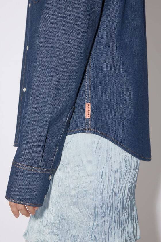 Acne Studios Jeanshemd mit Knopfleiste Discount Store für neue Produkte