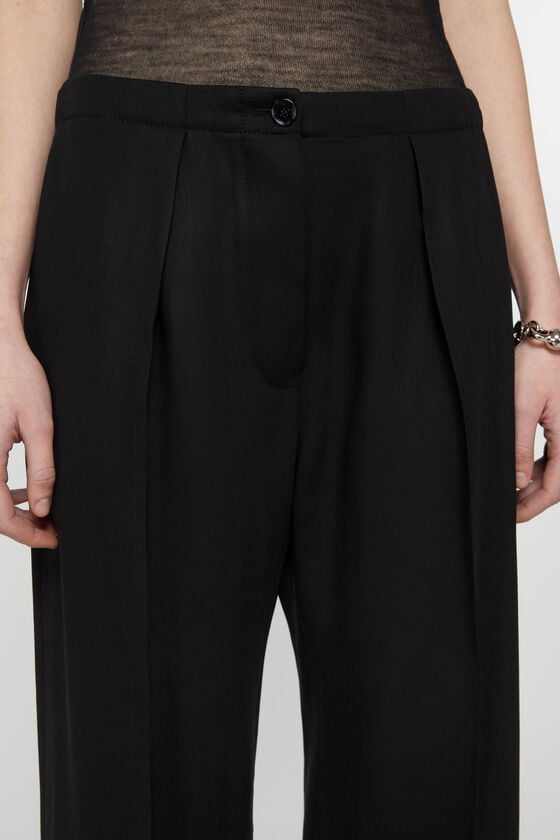 Acne Studios Figurnahe Hose Riesige Ersparnisse