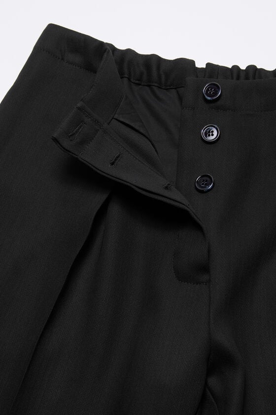 Acne Studios Figurnahe Hose Riesige Ersparnisse