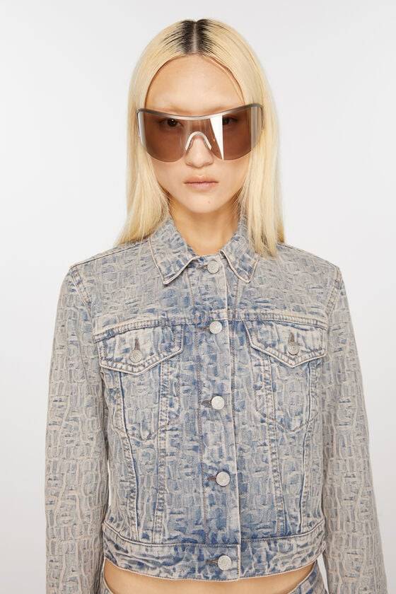 Acne Studios Jeansjacke mit Monogramm – Taillierte Passform Blitzverkäufe