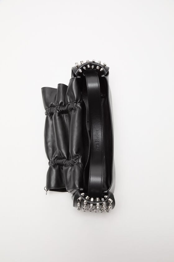 Acne Studios Multipocket-Tasche mit Nieten Laufsteg-Show VIP-Rabatte