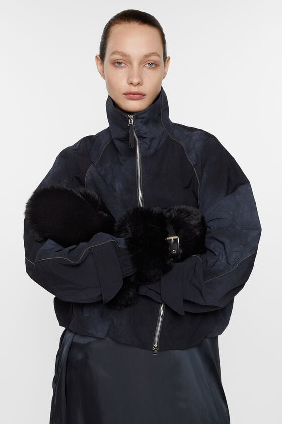 Acne Studios Flauschige Fäustlinge mit Schnalle Letzte 3 Tage
