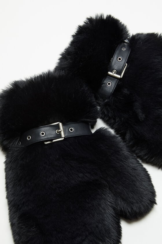 Acne Studios Flauschige Fäustlinge mit Schnalle Letzte 3 Tage