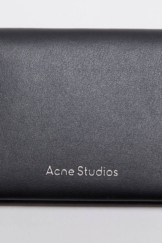 Acne Studios Gefaltete Lederbrieftasche Bis zu 65% Rabatt