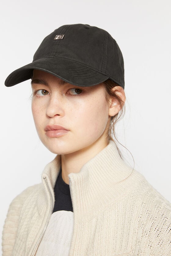 Acne Studios Kappe mit aufgesetztem Face-Aufnäher aus Metall Hotsell