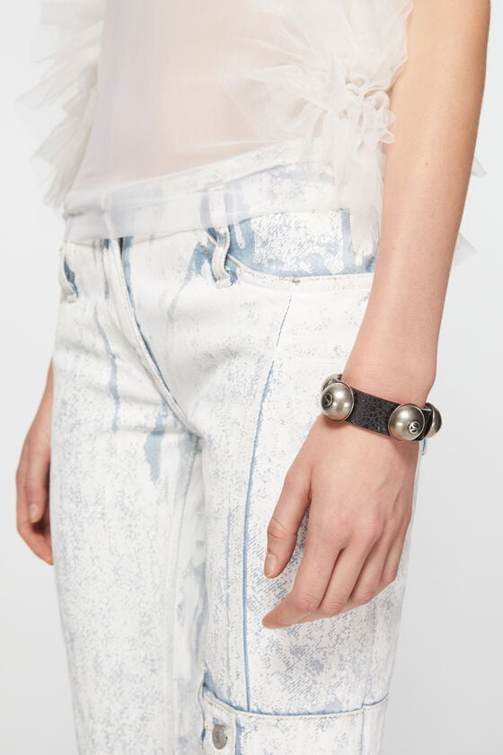 Acne Studios Nietenarmband aus Leder Limitierter Zeitrabatt