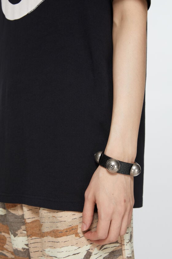 Acne Studios Nietenarmband aus Leder Limitierter Zeitrabatt