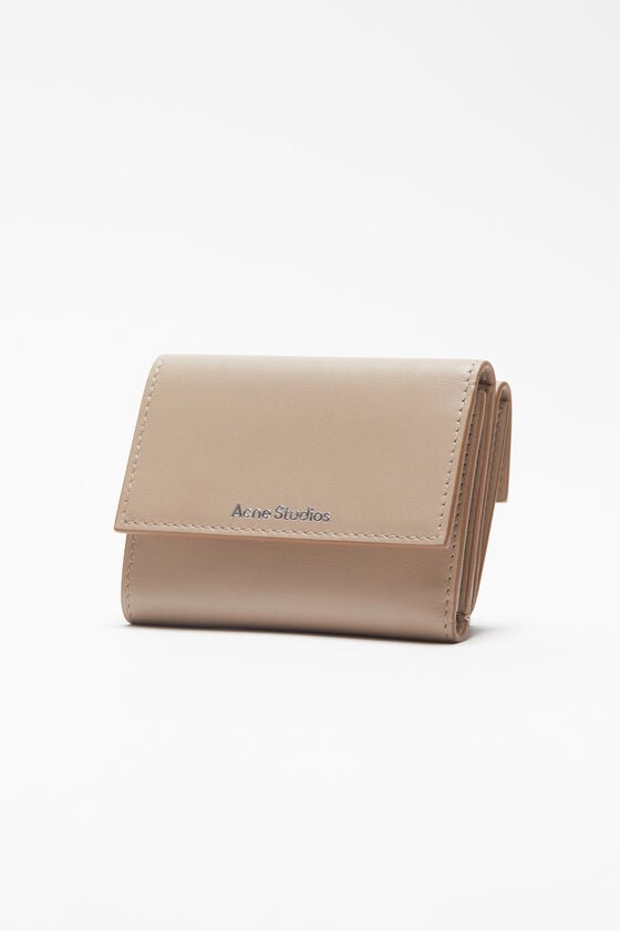 Acne Studios Dreifach-Geldbörse aus Leder Preisnachlass