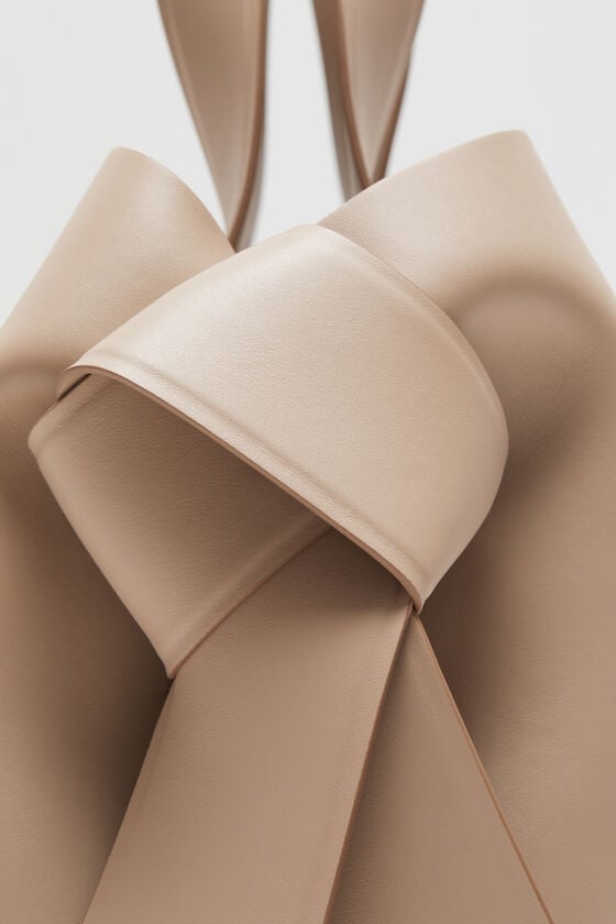Acne Studios Musubi Midi-Tote Vatertagsangebot