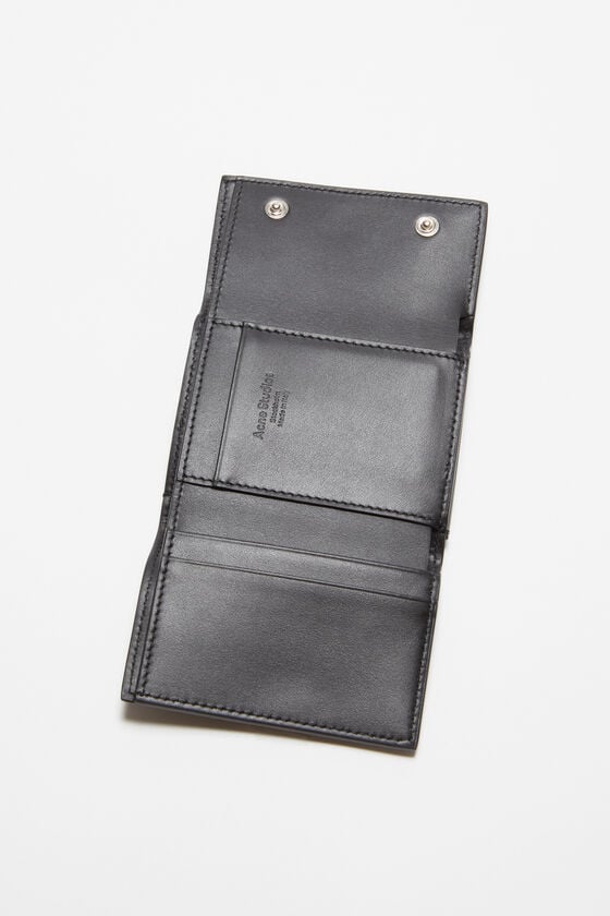 Acne Studios Dreifach-Geldbörse aus Leder Blitzangebot