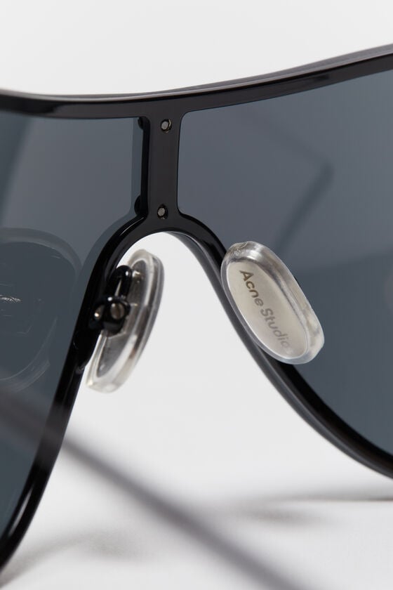 Acne Studios Sonnenbrille mit Metallrahmen Runway-Show Neuheiten