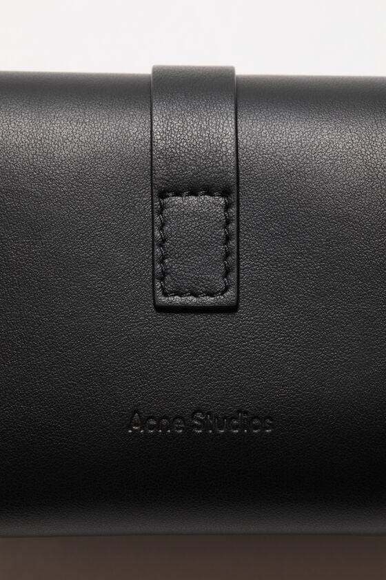 Acne Studios Gefaltete Musubi-Geldbörse Tägliche Deals