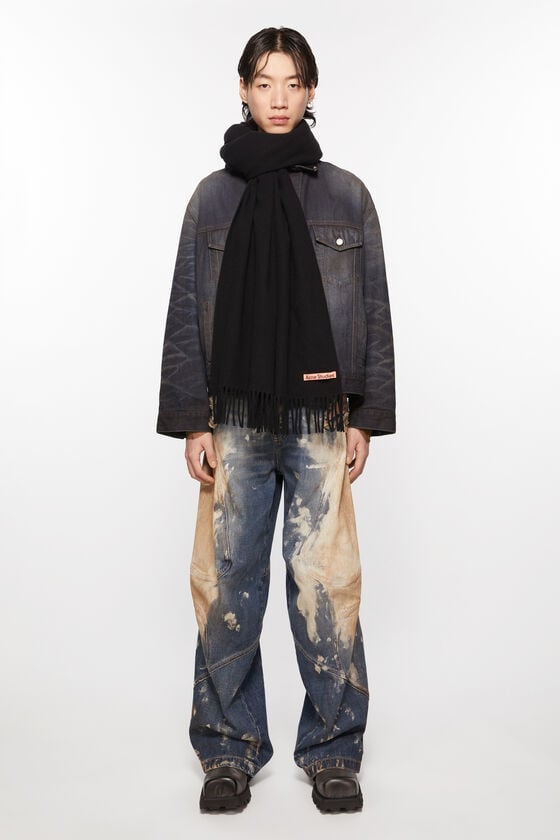 Acne Studios Oversized-Wollschal mit Fransen Letzter Tag