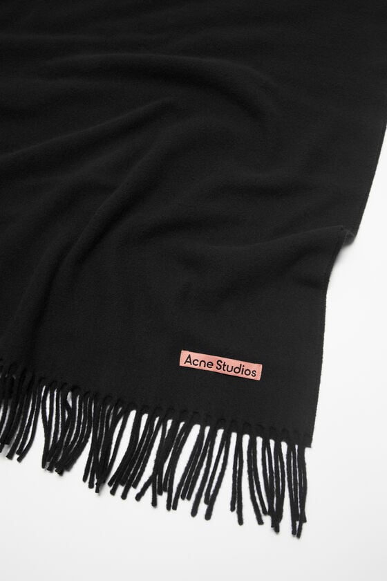 Acne Studios Oversized-Wollschal mit Fransen Letzter Tag