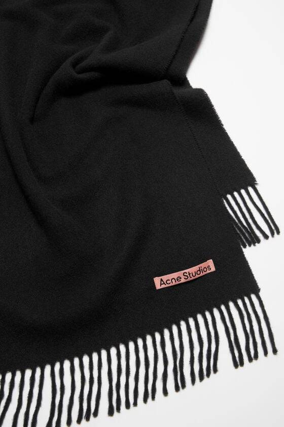 Acne Studios Schmaler Fransen-Schal aus Kaschmir Nur für heute
