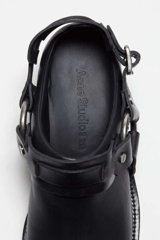 Acne Studios Mules aus Leder mit Schnalle Fabrikladen