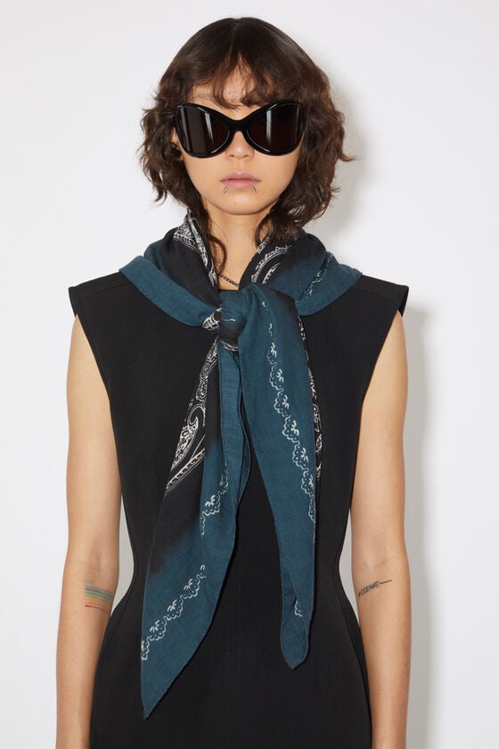 Acne Studios Schal mit Print Blitzverkäufe