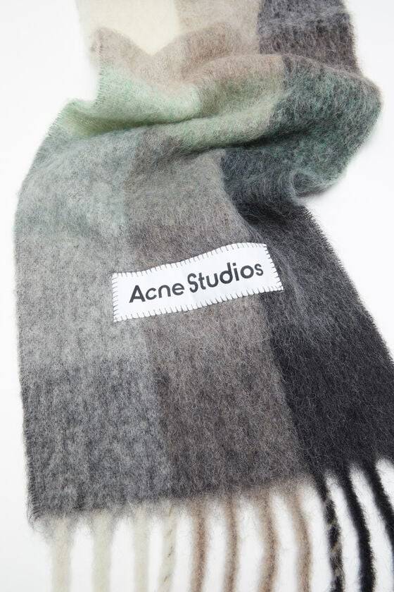 Acne Studios Karierter Schal aus Mohair Exklusivangebot