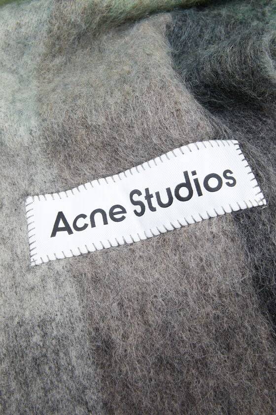 Acne Studios Karierter Schal aus Mohair Exklusivangebot