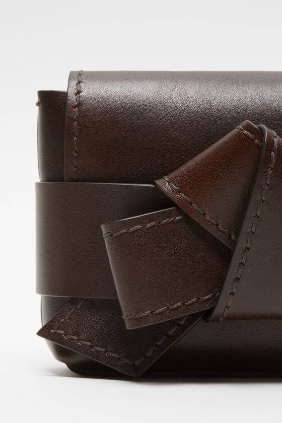 Acne Studios Musubi Mini-Umhängetasche Vatertagsangebot