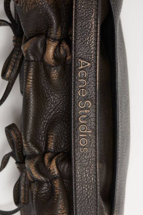 Acne Studios Mikrotasche mit mehreren Taschen Top Angebot