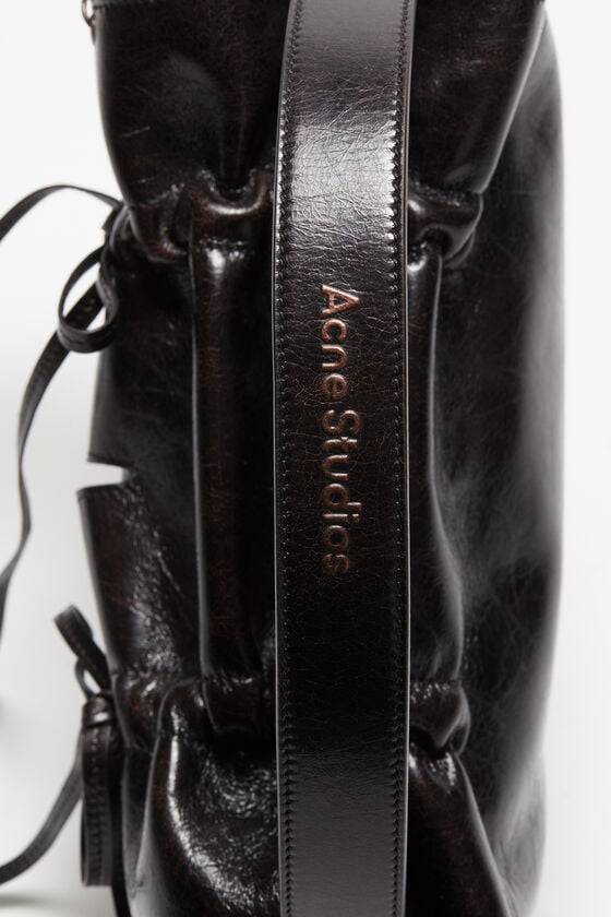 Acne Studios Tasche mit mehreren Taschen Runway Show Blitzangebot