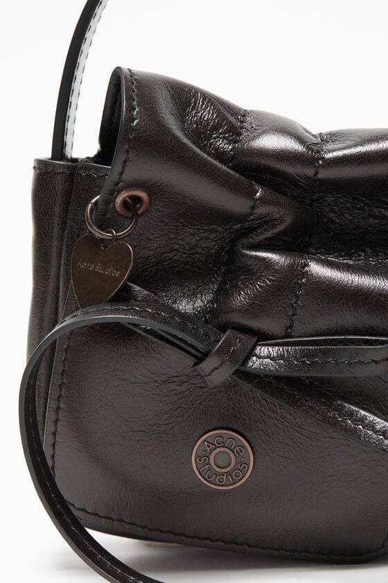 Acne Studios Mikrotasche mit mehreren Taschen Neuheiten