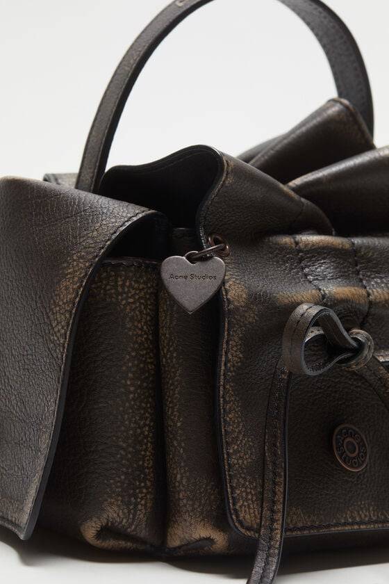 Acne Studios Multipocket-Minitasche Saisonale Angebote