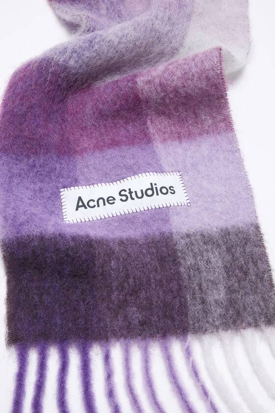 Acne Studios Karierter Schal aus Mohair Wochenangebot