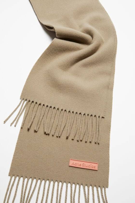 Acne Studios Schmaler Fransen-Schal aus Wolle Letzter Tag