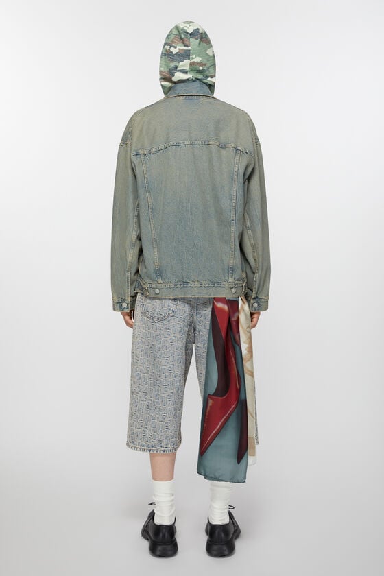 Acne Studios Seidenschal mit Print von Katerina Jebb Laufsteg-Show Vierteljährliche Förderung