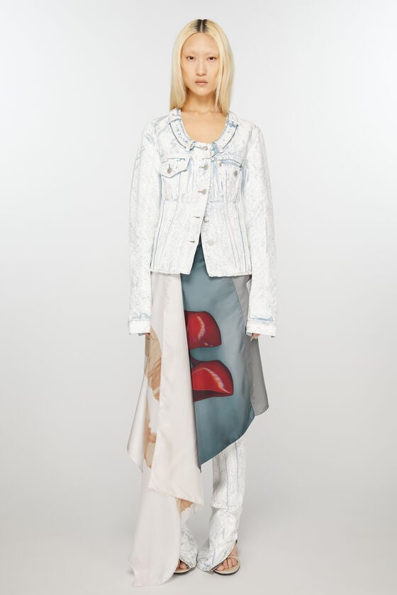 Acne Studios Seidenschal mit Print von Katerina Jebb Laufsteg-Show Vierteljährliche Förderung