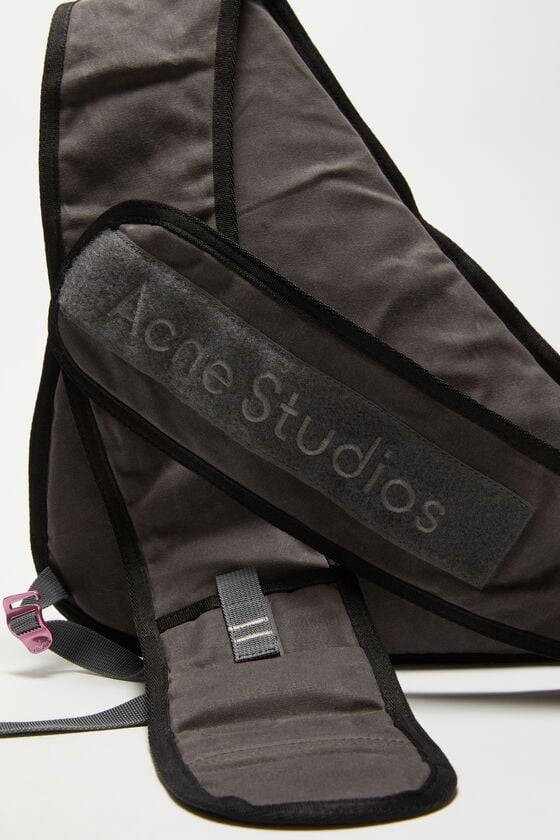 Acne Studios Sling-Rucksack Nur noch ein Tag übrig