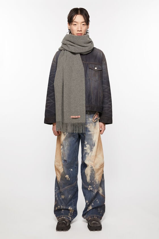 Acne Studios Oversized-Wollschal mit Fransen 50% Rabatt mit kostenlosem Versand