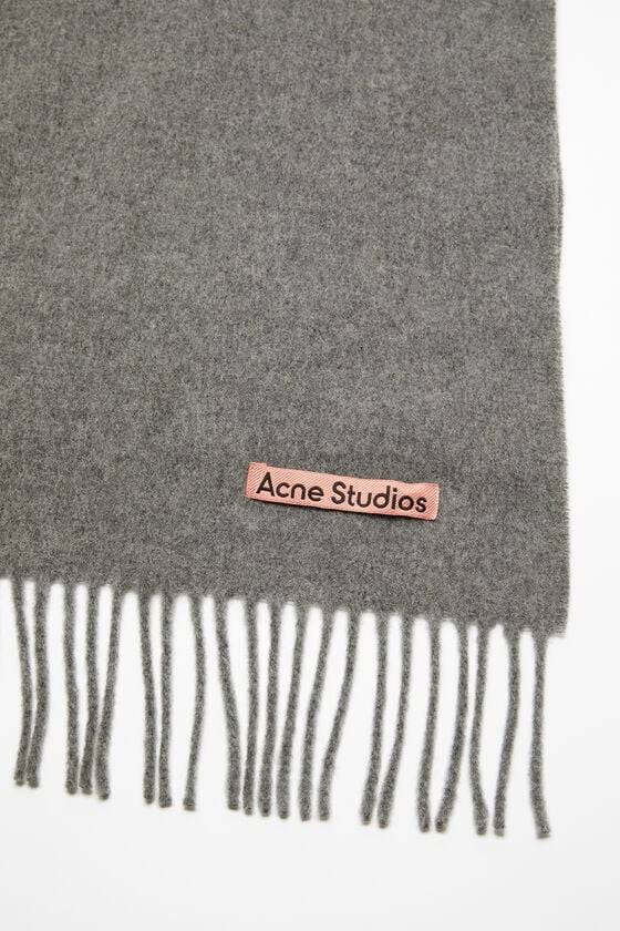 Acne Studios Oversized-Wollschal mit Fransen 50% Rabatt mit kostenlosem Versand