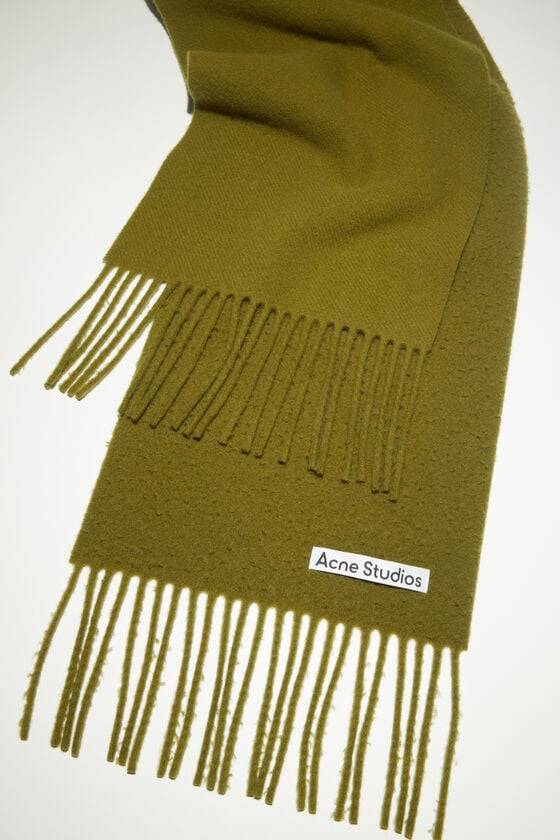Acne Studios Fransen-Schal aus Wolle Begrenzt auf 3 Tage