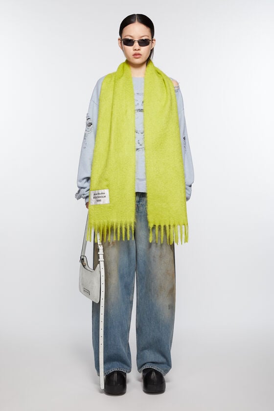 Acne Studios Fransen-Schal aus Alpaka Im Verkauf