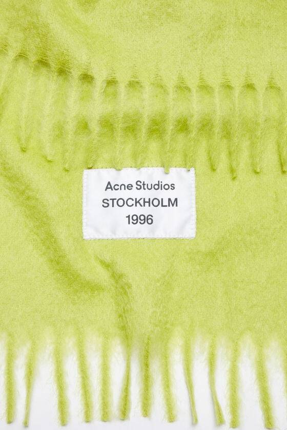 Acne Studios Fransen-Schal aus Alpaka Im Verkauf