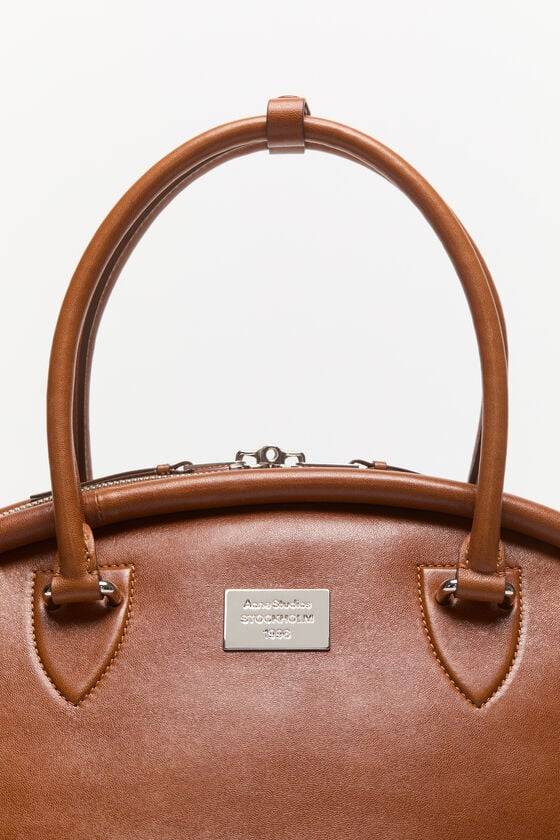Acne Studios Bowlina shoulder bag Laufsteg-Show 50% Rabatt für begrenzte Zeit