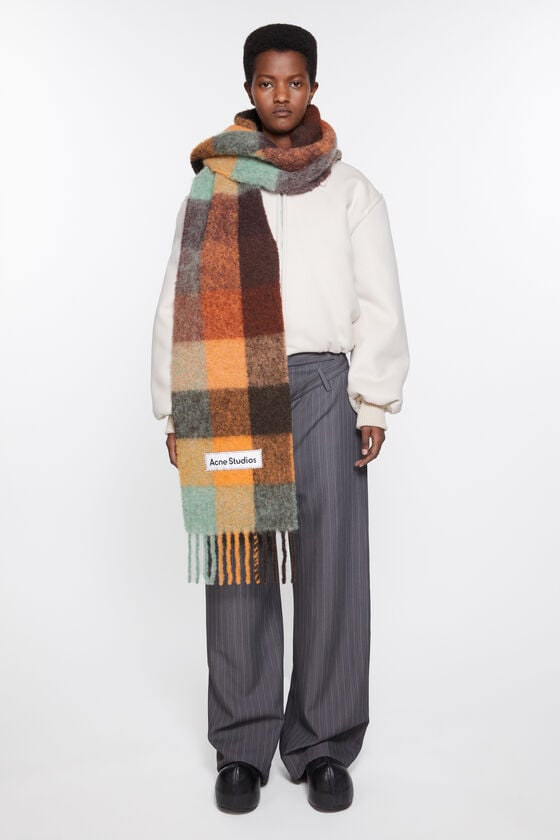 Acne Studios Karierter Schal aus Mohair Rabatte dieses Monats