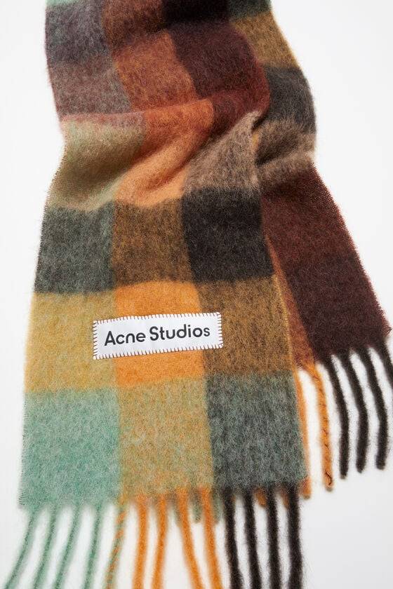 Acne Studios Karierter Schal aus Mohair Rabatte dieses Monats